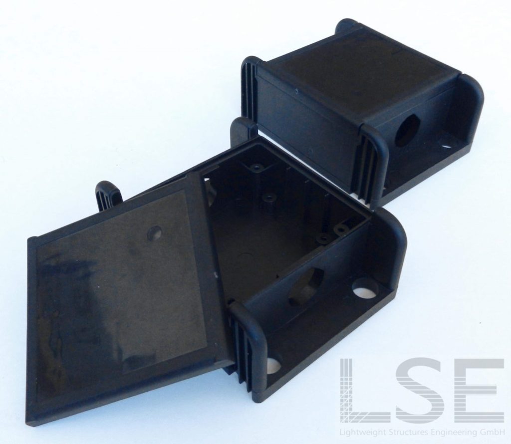 Injection molded component: Complex casing with lid